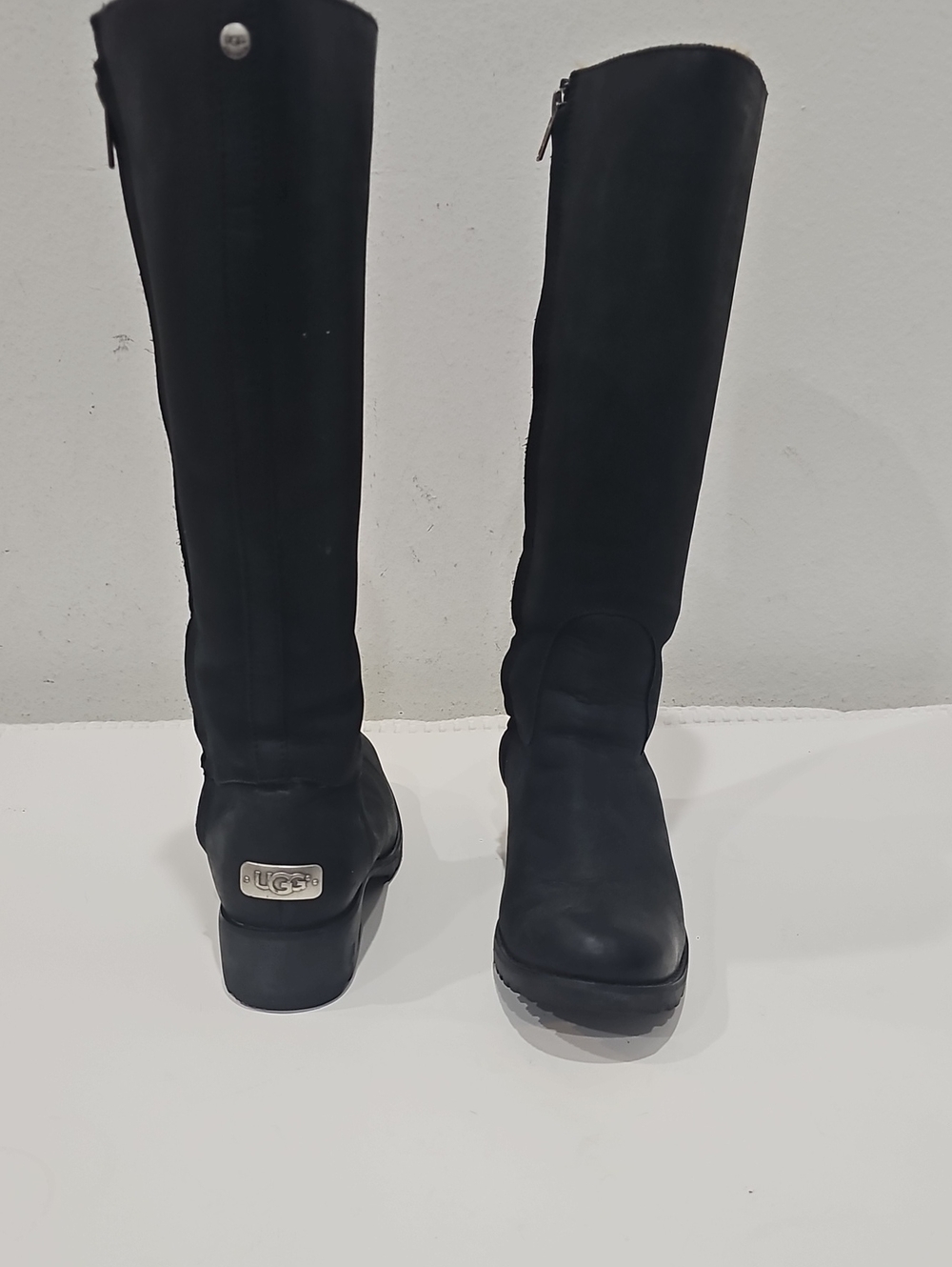 UGG Black Tall Leather Sheepskin Zip Heeled Riding Boots Sz 7.5 Rubber Sole - Picture 2 of 12
